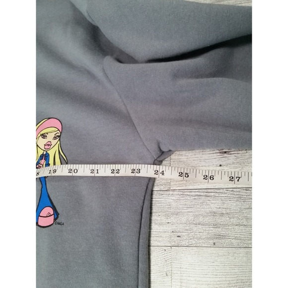 Bratz Hoodie Gray Sweatshirt Pullover  Top Shirt Size Large L Bratz Dolls 2001 - Picture 5 of 8
